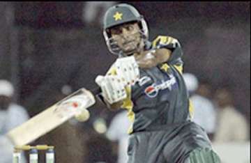 pak beat england by 4 wickets in t20 match