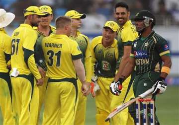 pak vs aus australia hits back to dismiss pakistan for 215