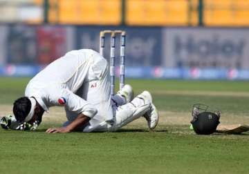 pak vs eng shoaib malik helps pakistan take control of 1st test vs england