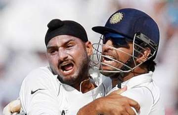 don t want to pressurize bhajji as all rounder says dhoni