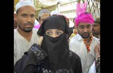 shilpa shetty visits ajmer sharif in a burqa