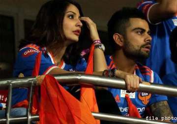 twitterati targets anushka over virat s poor show in wc semis