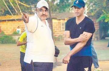 ex cricketer sandhu teaches akshay how to bowl