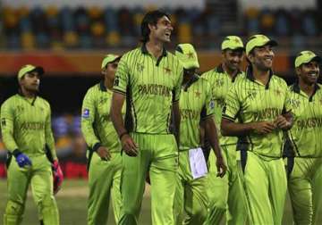 world cup 2015 waqar younis laments tough times for bowlers