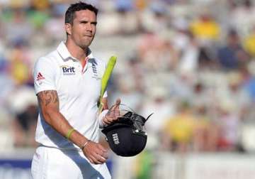 michael clarke expects pietersen to play ashes