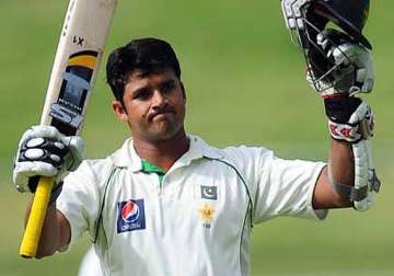 pak vs aus azhar ali younis khan fifties carry pakistan to 125 3