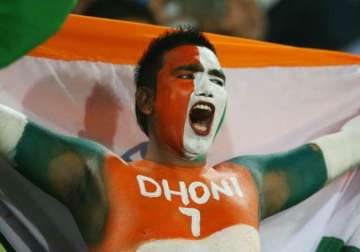 ardent fan of dhoni grabs attention in mohali