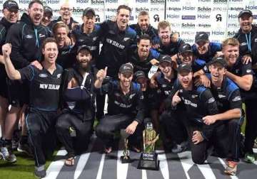 pak vs nz henry s 5 wicket haul gives nz 3 2 series win