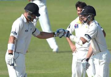 pak vs nz new zealand reaches 637 8 in 3rd test vs pakistan