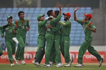 bangladesh thrash zimbabwe in 3rd odi to take 2 1 lead