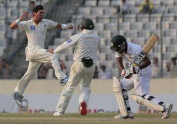 pakistan leads bangladesh by 486 runs on day 3