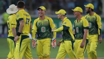 maxwell snatches one run victory for australia