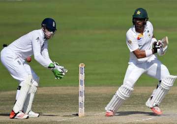 bad light foils england run chase against pakistan