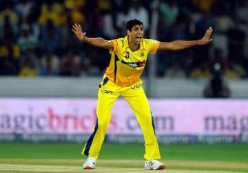 nehra is one indian pacer who bowls pace effortlessly dhoni