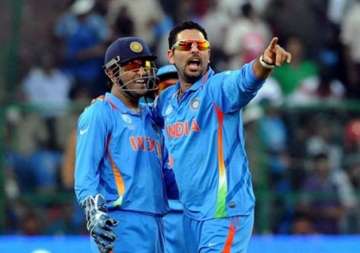 father son spat yograj curses dhoni yuvraj says i am not related