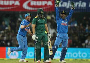 ind vs sa ms dhoni inspires india to 22 run win in 2nd odi