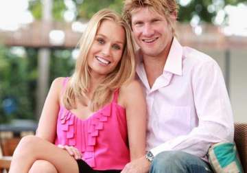 shane watson s wife gives birth to daughter