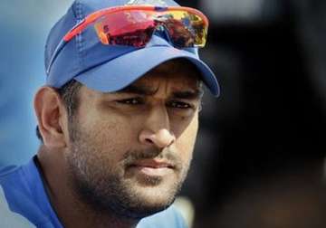 andhra court recalls non bailable warrant against m s dhoni