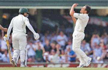 aussie bowlers demolish pak australia win test series 2 0