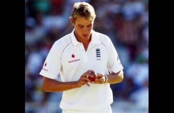 england deny ball tampering as stuart broad is accused of cheating