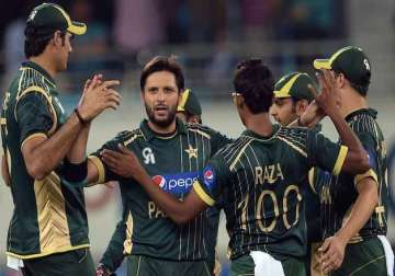 pak cricketers refuse to sign three month extended contract