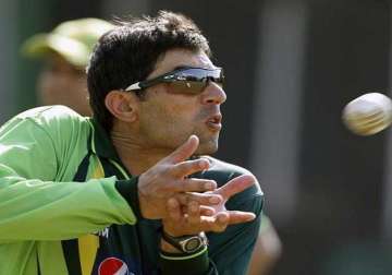 world cup 2015 pakistan captain misbah faces flak from former players