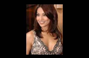 bipasha wishes dhoni sakshi best of luck