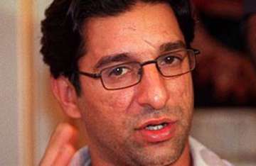 wasim akram lashes out at doctors who treated his wife