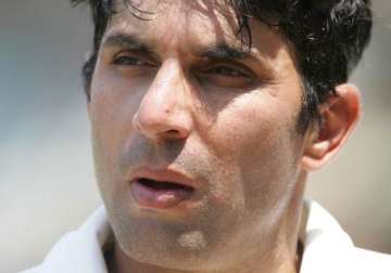 watch video misbah trolls england fielders with fake sweep shot