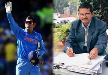 thanks for losing mr dhoni ips officer sends rs 1000 cheque