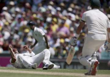 aus vs ind good pitch and poor fielding helped australia feels warner