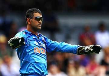 world cup 2015 dhoni fails to collect souvenir bail after pakistan victory