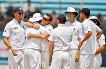 swann spins england to win over gritty bangladesh
