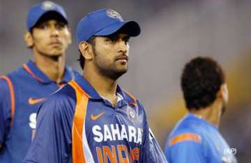 could have won with 20 more runs and nehra says dhoni