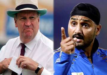 know why harbhajan singh got miffed up with aussie umpire darrell hair