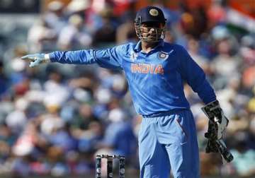 i also feel pressure but can get out of it dhoni