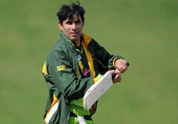 misbah needs help from seniors in world cup shoaib malik