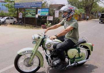 dhoni fined for faulty display of number plate on his bike