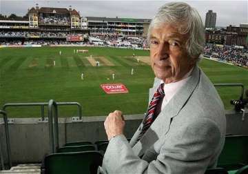 richie benaud set to make broadcasting return after car crash