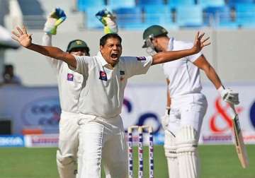 pak vs aus pakistan leads 1st test by 189 after 3 days