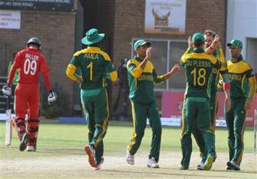 south africa cruises past zimbabwe to make tri series final