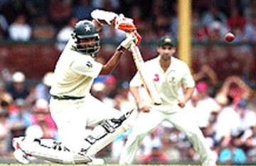 pak takes 204 run lead over australia in sydney test