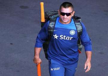 aus vs ind with dhoni s return india look to fight back