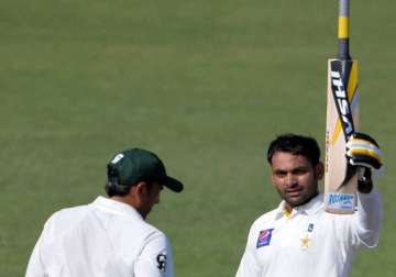 ban vs pak hafeez unbeaten ton spurs pakistan to 227 1