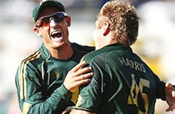 australia crush pak in perth odi