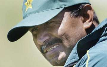 javed miandad asks pcb to stop running after bcci