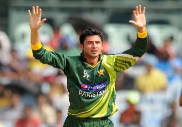 world cup injury puts pakistan bowler junaid khan in doubt