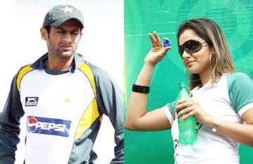 sania mirza s family upset over media report on shoaib s exclusion