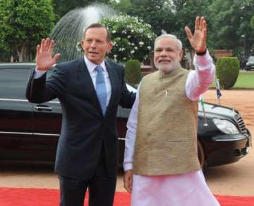 modi abbott to pose with world cup trophy at mcg