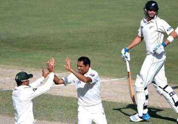 new zealand bowled out for 403 in 2nd test